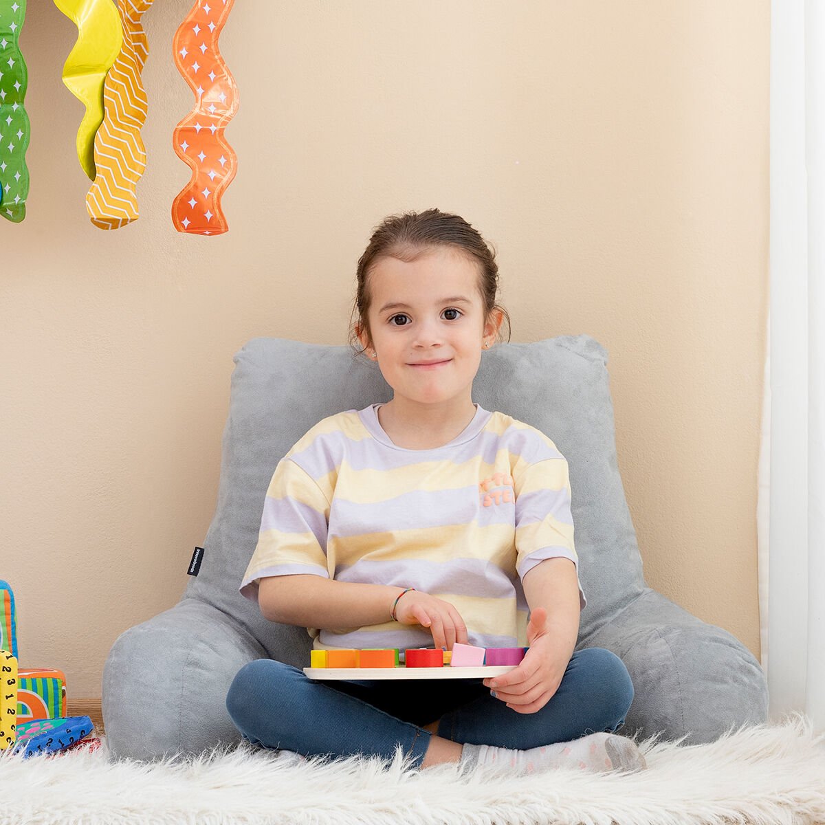 InnovaGoods Reading Kissen mit Armrests Huglow – Produktansicht 3
