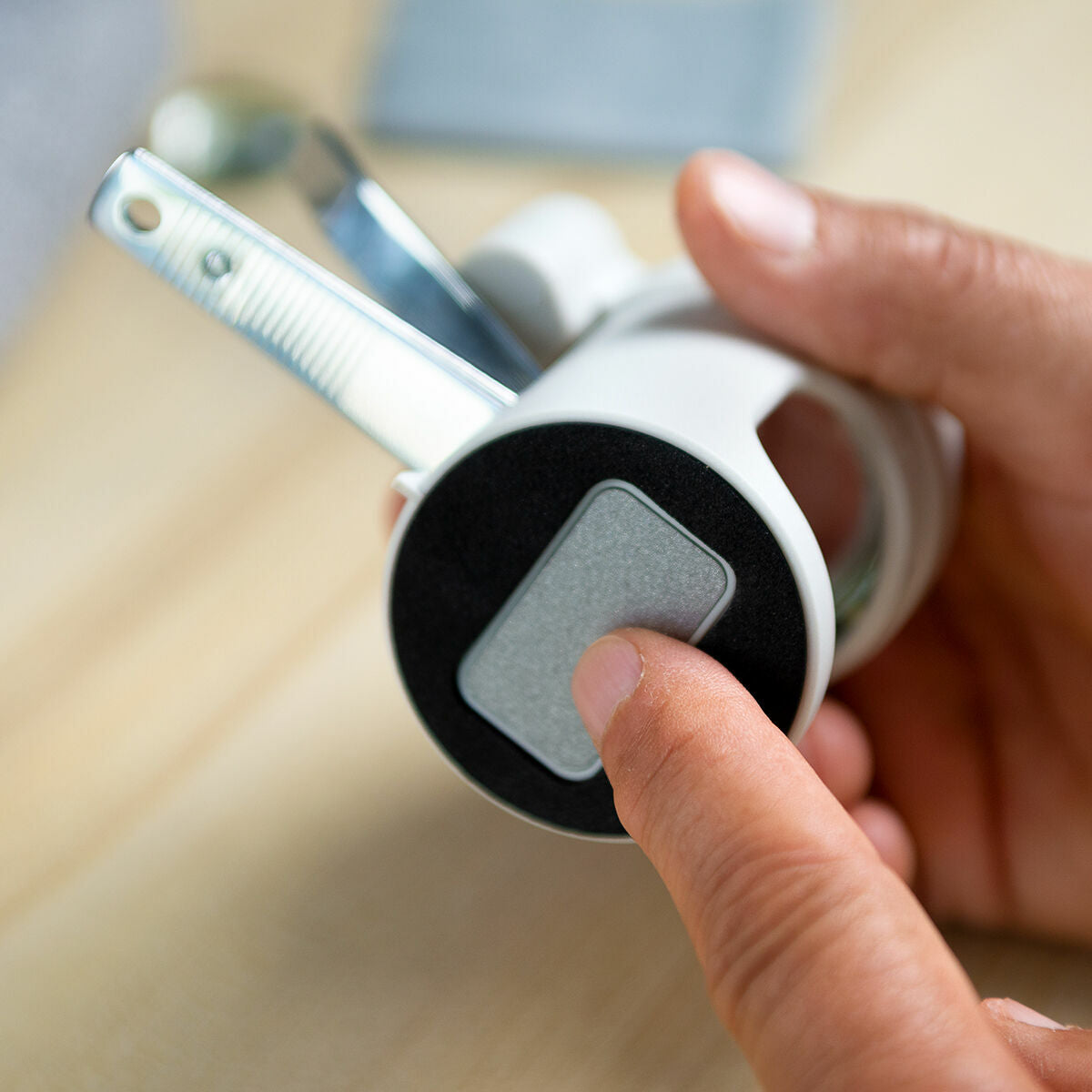 Nail Clippers mit LED-Licht, Magnifying Glas & File Clail InnovaGoods – Produktansicht 3