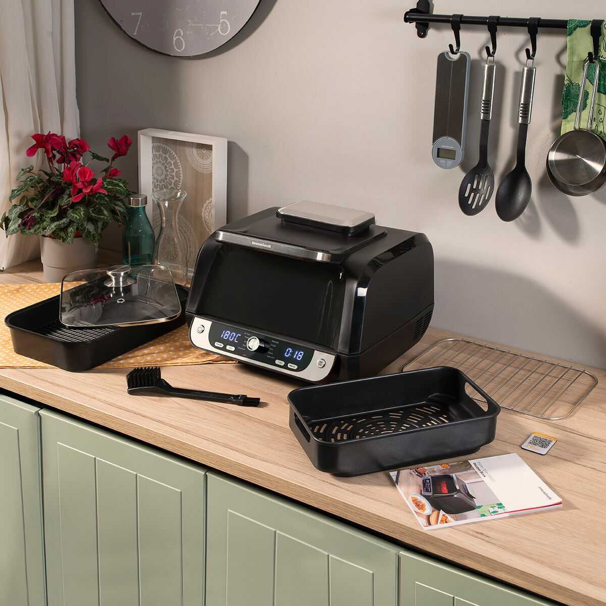 InnovaGoods Heißluftfritteuse mit Grill, Zubehör & Recipe Book Fryinn 12-in-1 6000 Schwarz – Produktansicht 7