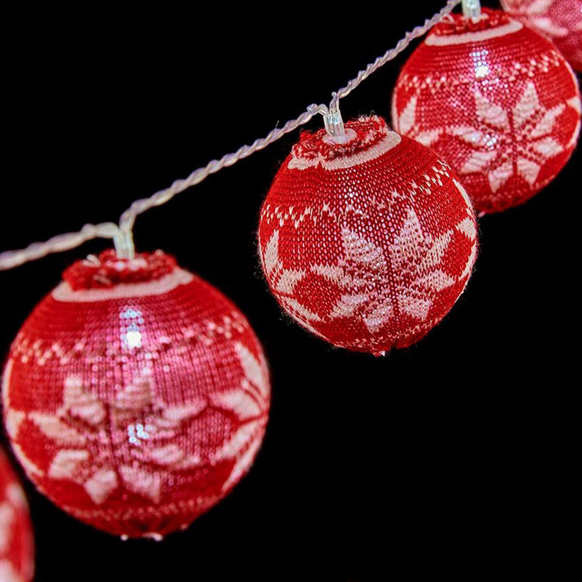Krist+ Kranz aus LED Balls Weiß Rot 2 m Ø 6 cm – Produktansicht 1