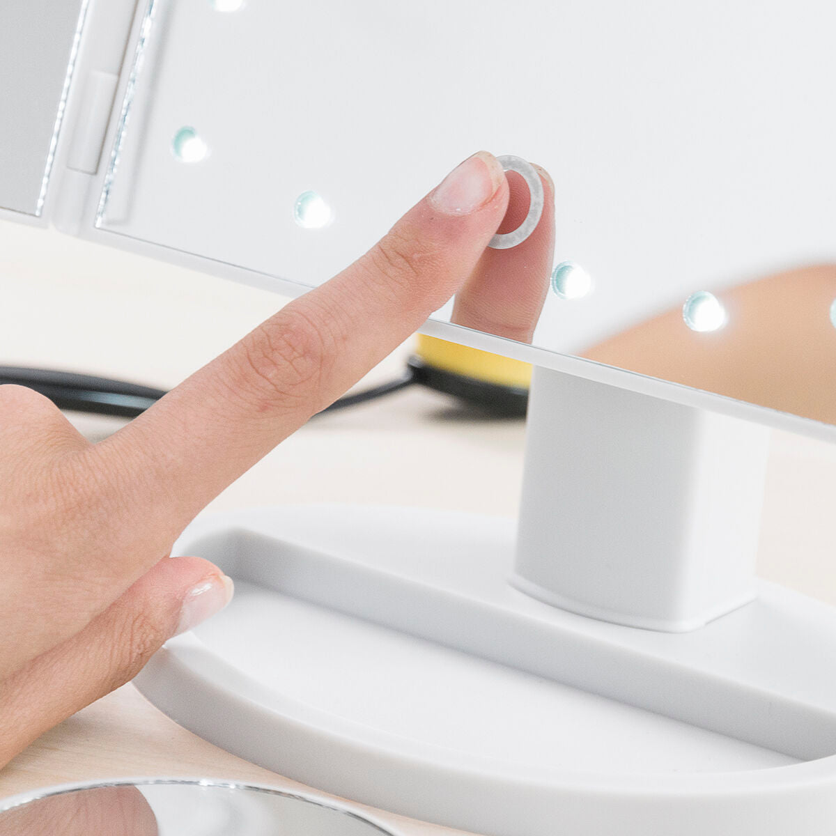InnovaGoods Vergrößerungsspiegel mit LED 4-in-1 Ledflect – Produktansicht 3