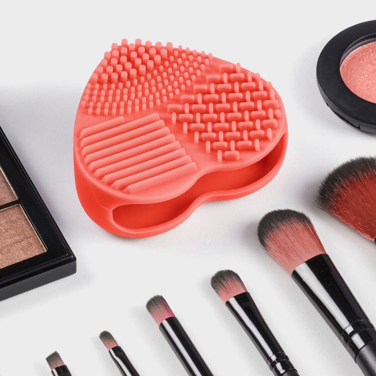 InnovaGoods Make-up-Pinsel Reiniger Heart – Produktansicht 2