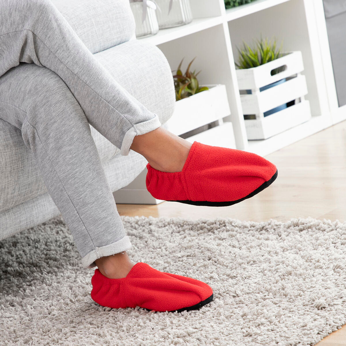 InnovaGoods Microwavable Heated Slippers Rot – Produktansicht 4