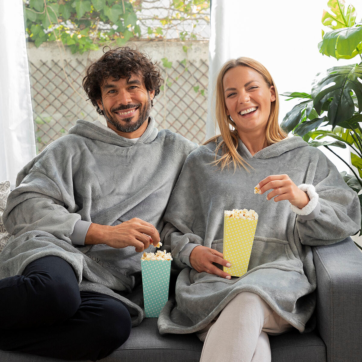 InnovaGoods Oversized Sweatshirt Blanket mit Fleece Lining Swug – Produktansicht 6