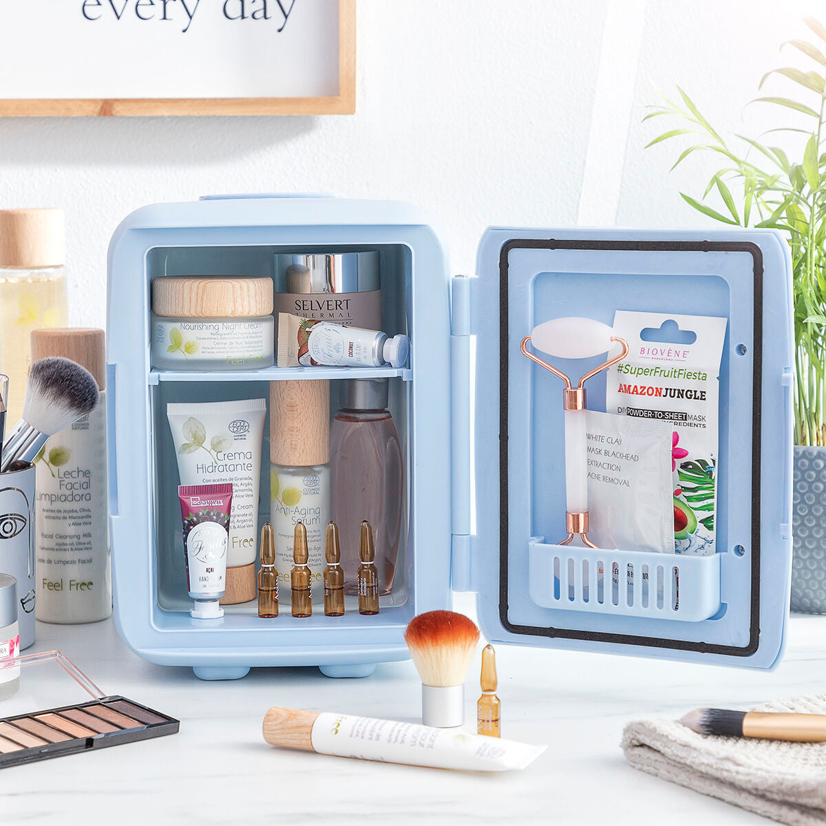 InnovaGoods Mini Cosmetics Fridge Frecos – Produktansicht 3
