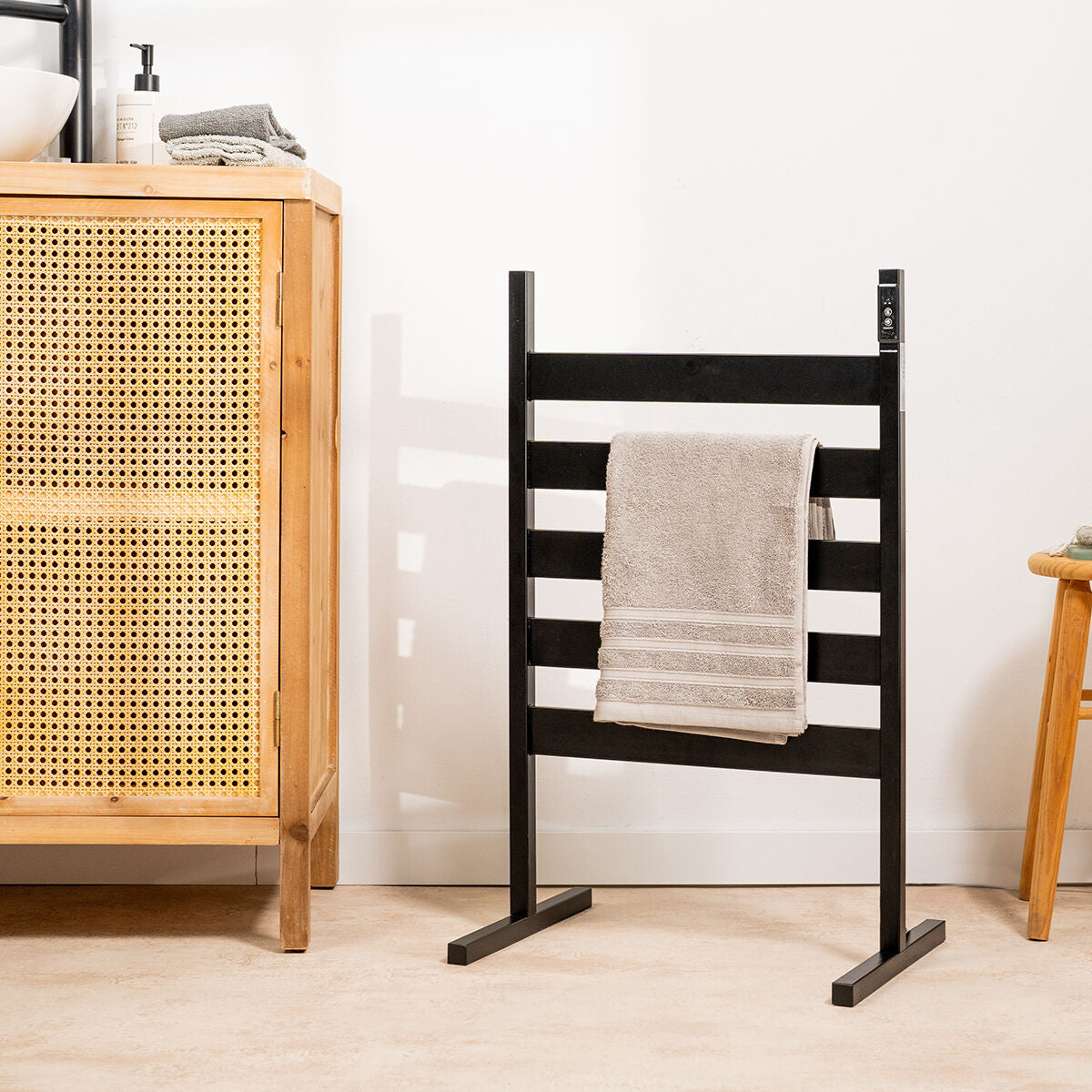 InnovaGoods Elektrischer Handtuchwärmer Towarck 5 Bars – Produktansicht 3
